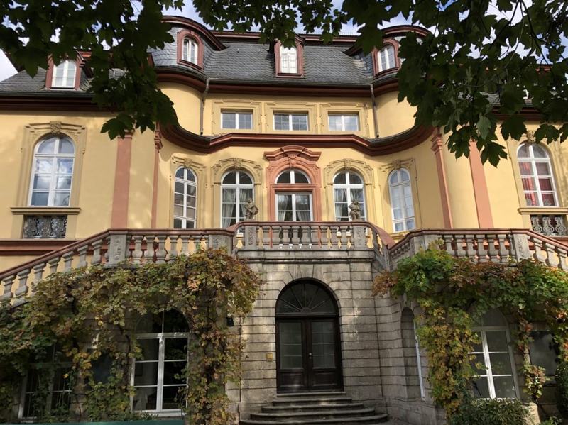 Huttenschlösschen Blick aus dem Garten