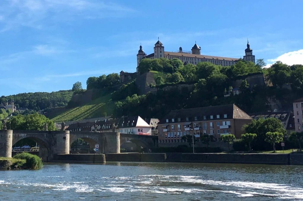 Festung Marienberg vom Main aus gesehen