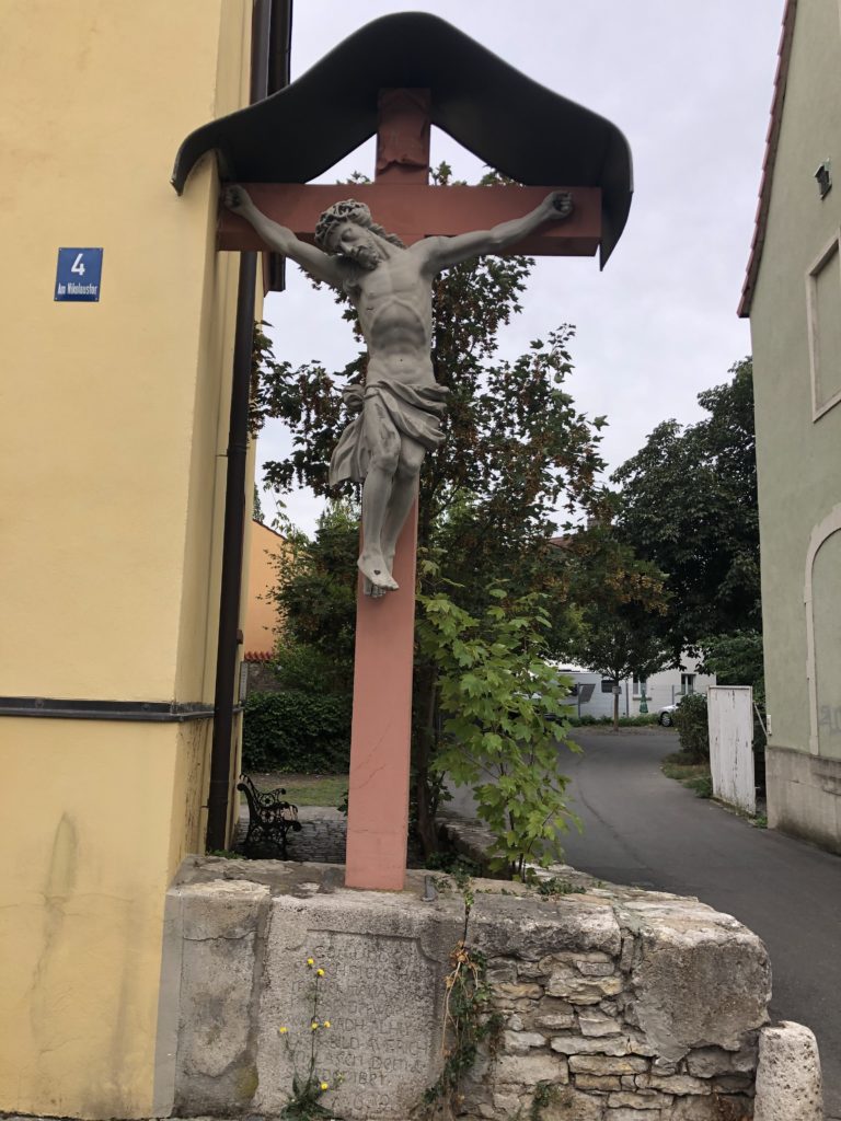 Kruzifix am Nikolaustor
