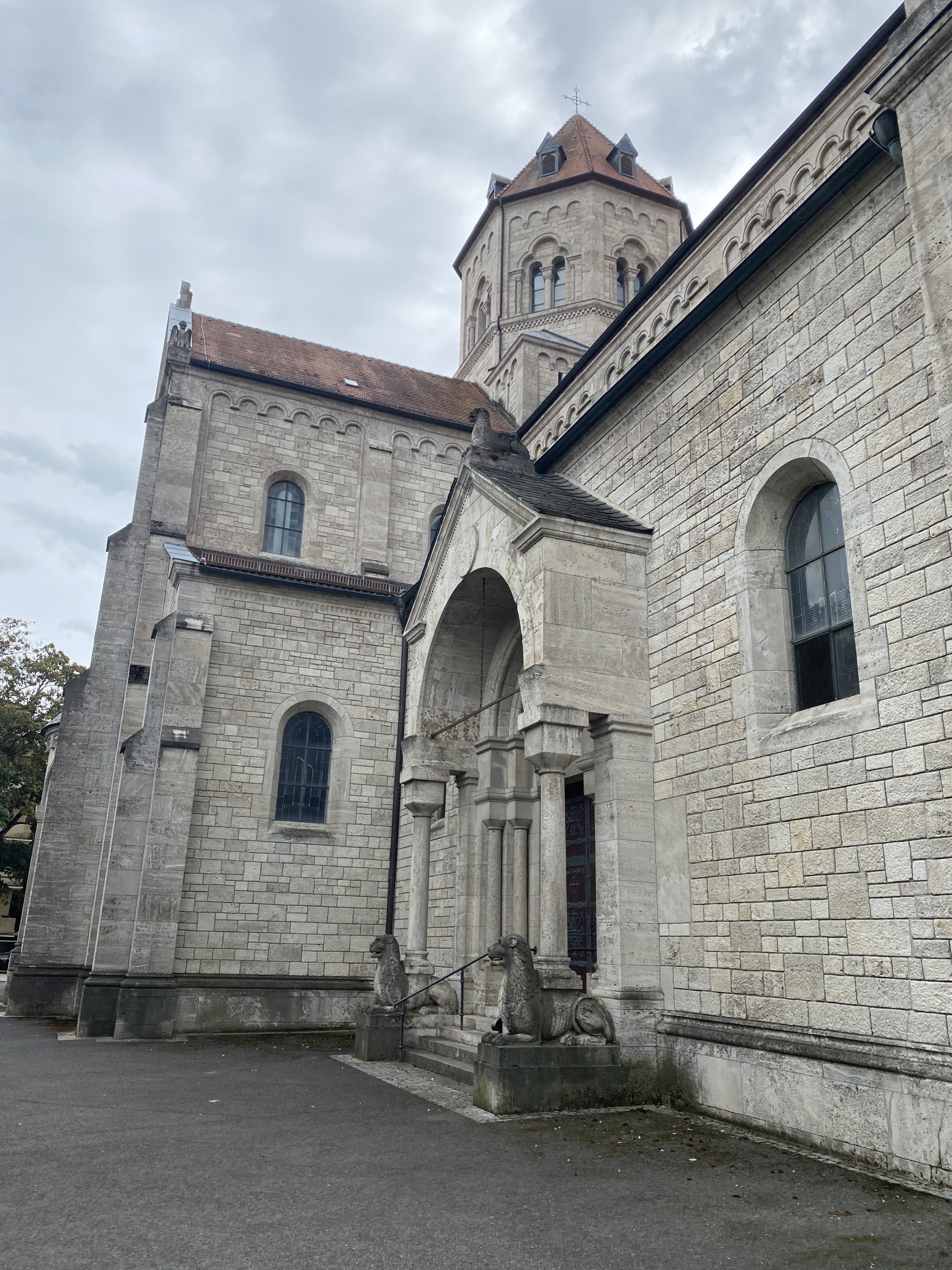 Adalbero Kirche auch bekannt als Sanderauer Dom