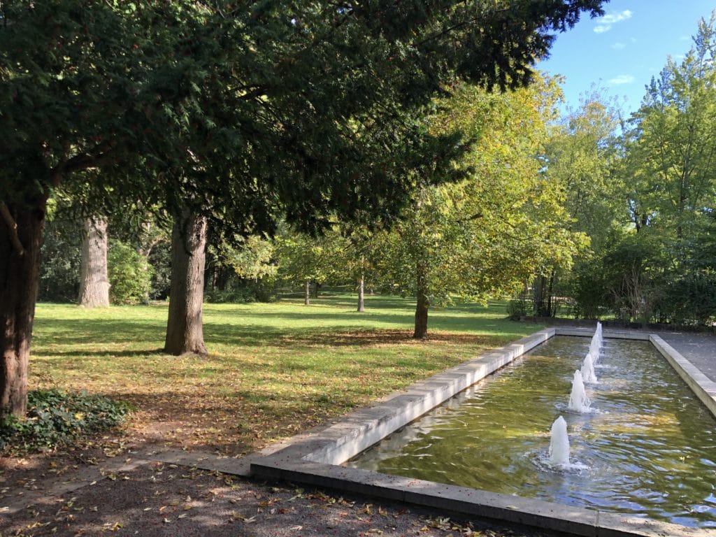 Wasserspiel und Springbrunnen