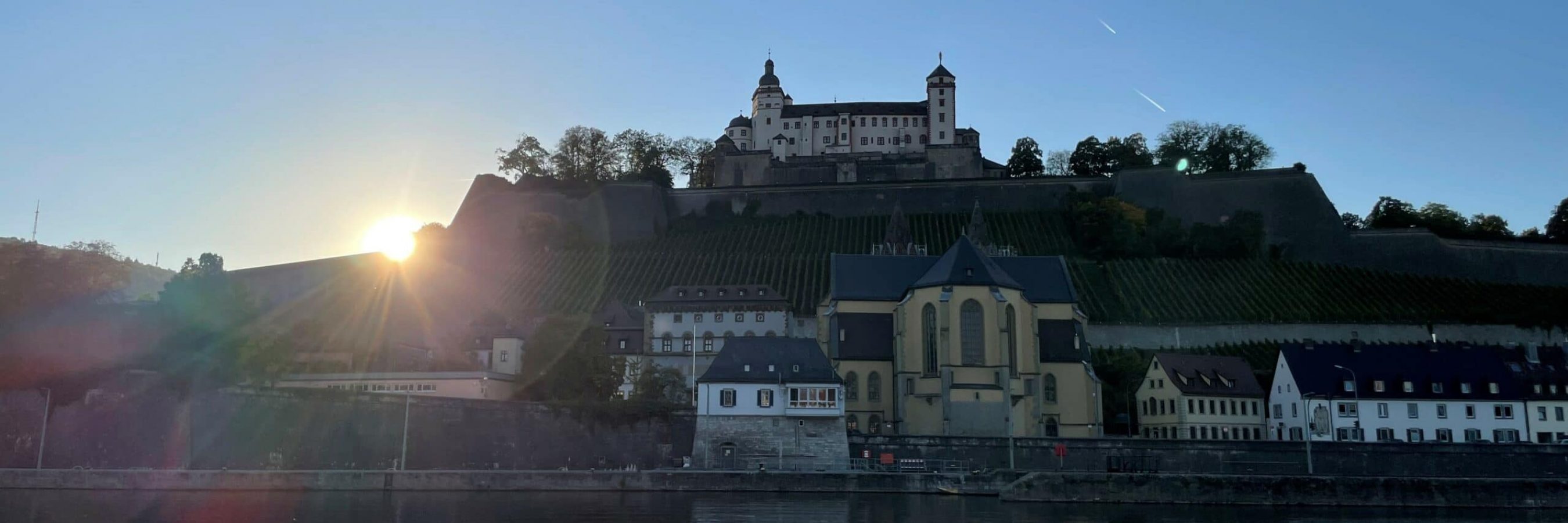 Festung Marienberg mit Blick aus der Innenstadt Würzburg